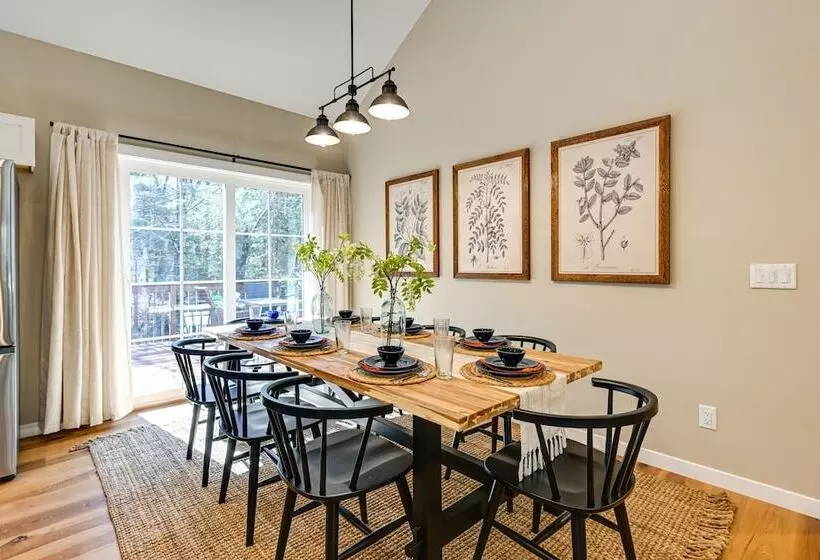 Chic Wisconsin Retreat W/ Deck, Grill & Fire Pit!