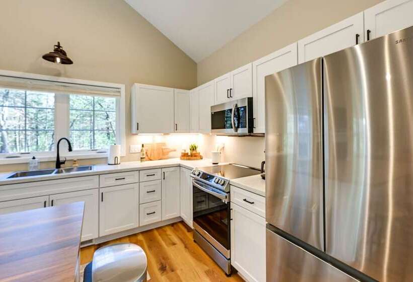 Chic Wisconsin Retreat W/ Deck, Grill & Fire Pit!