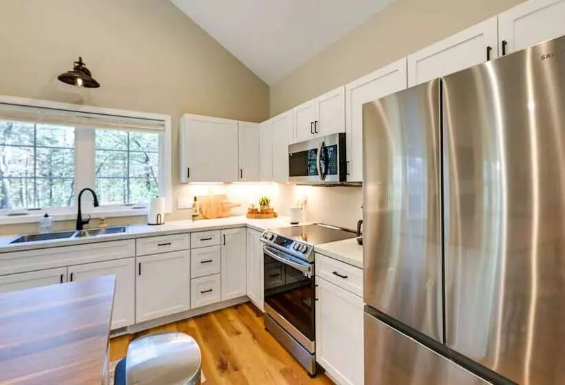 Chic Wisconsin Retreat W/ Deck, Grill & Fire Pit!