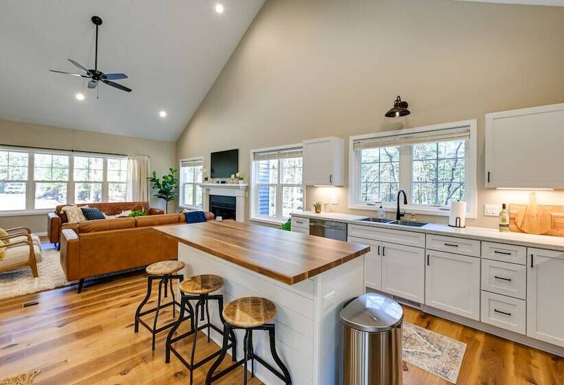 Chic Wisconsin Retreat W/ Deck, Grill & Fire Pit!