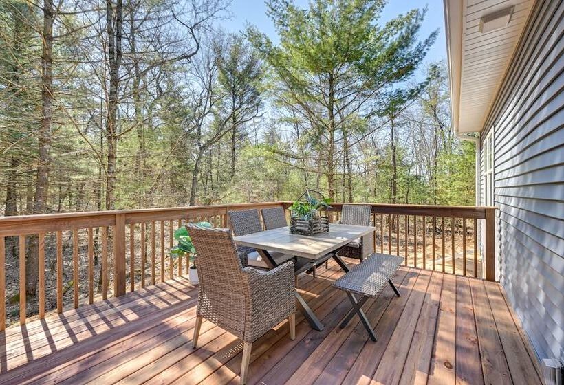 Chic Wisconsin Retreat W/ Deck, Grill & Fire Pit!