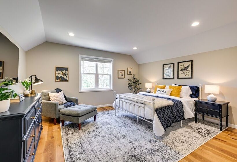 Chic Wisconsin Retreat W/ Deck, Grill & Fire Pit!