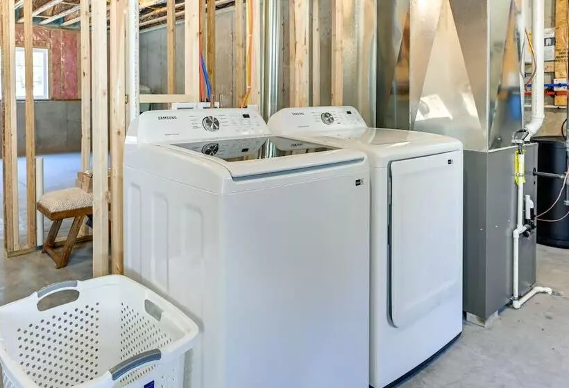 Chic Wisconsin Retreat W/ Deck, Grill & Fire Pit!