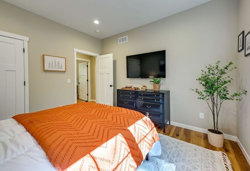 Chic Wisconsin Retreat W/ Deck, Grill & Fire Pit!