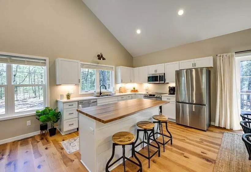 Chic Wisconsin Retreat W/ Deck, Grill & Fire Pit!