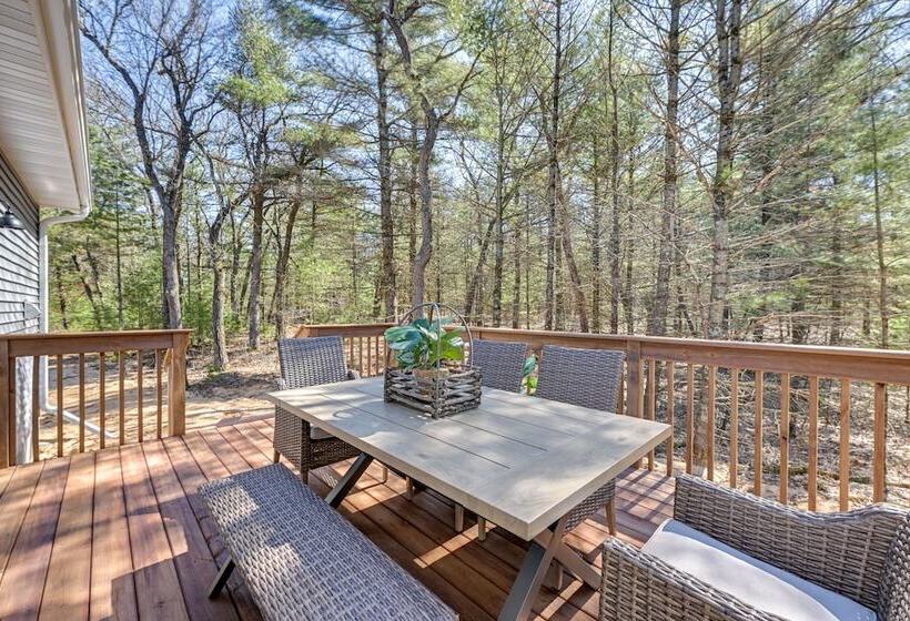 Chic Wisconsin Retreat W/ Deck, Grill & Fire Pit!