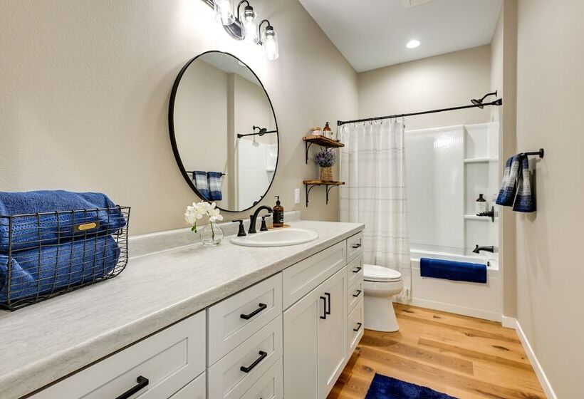 Chic Wisconsin Retreat W/ Deck, Grill & Fire Pit!