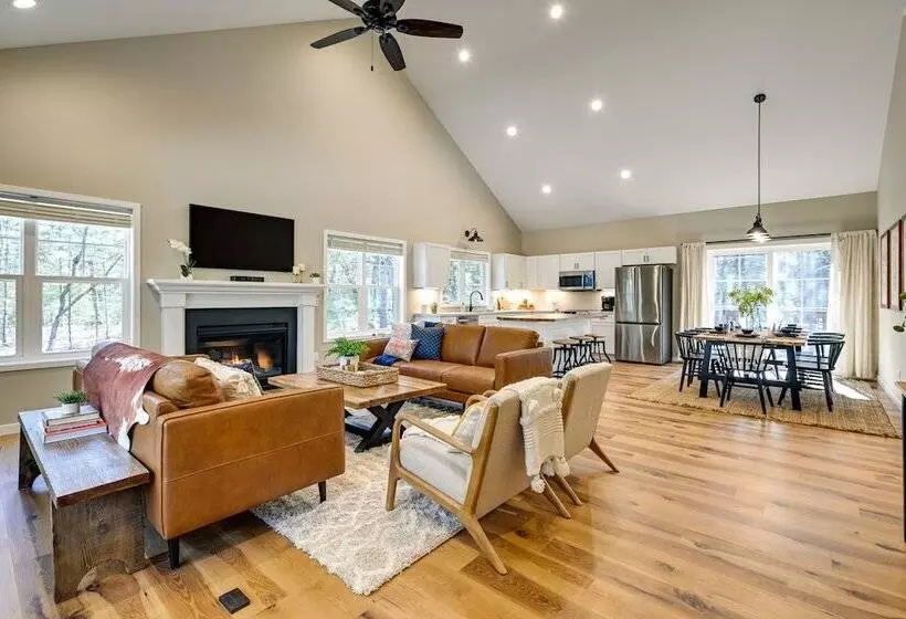 Chic Wisconsin Retreat W/ Deck, Grill & Fire Pit!