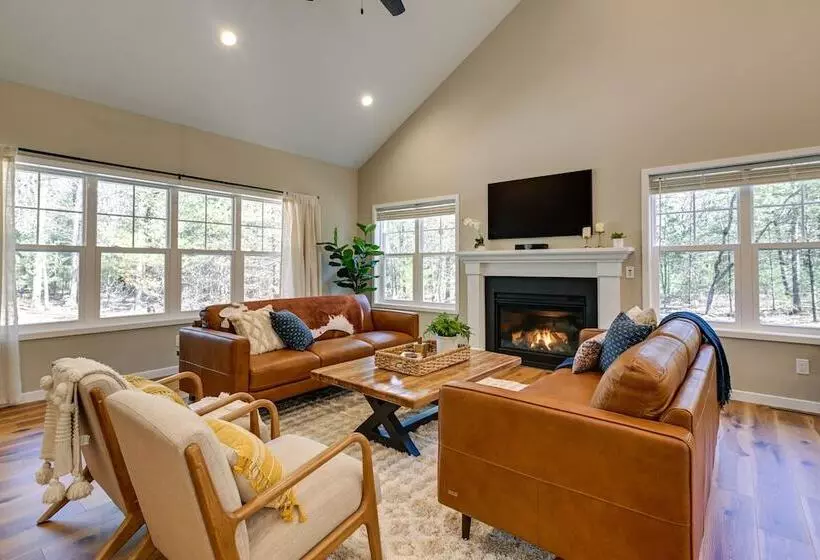 Chic Wisconsin Retreat W/ Deck, Grill & Fire Pit!