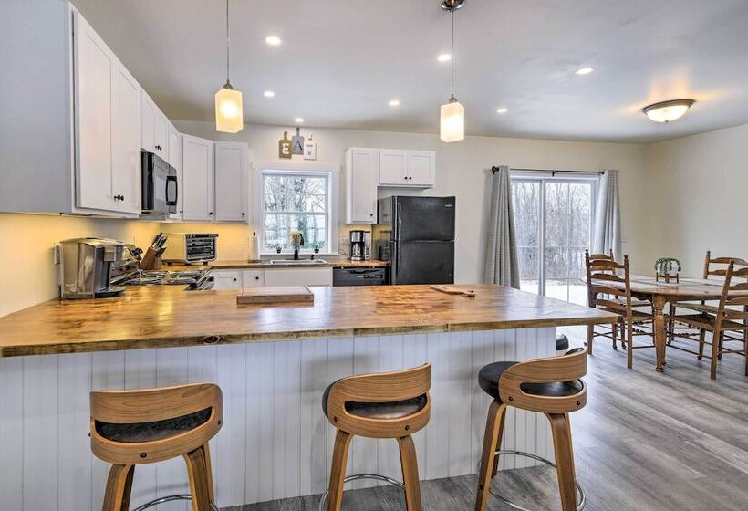 Cozy Vermont Escape   Near Golfing & Skiing!