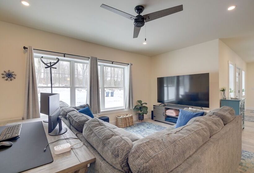 Cozy Vermont Escape   Near Golfing & Skiing!