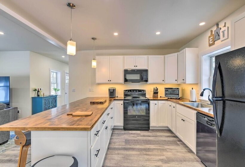 Cozy Vermont Escape   Near Golfing & Skiing!