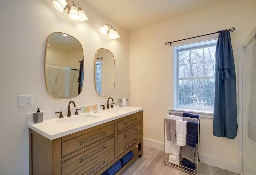 Cozy Vermont Escape   Near Golfing & Skiing!