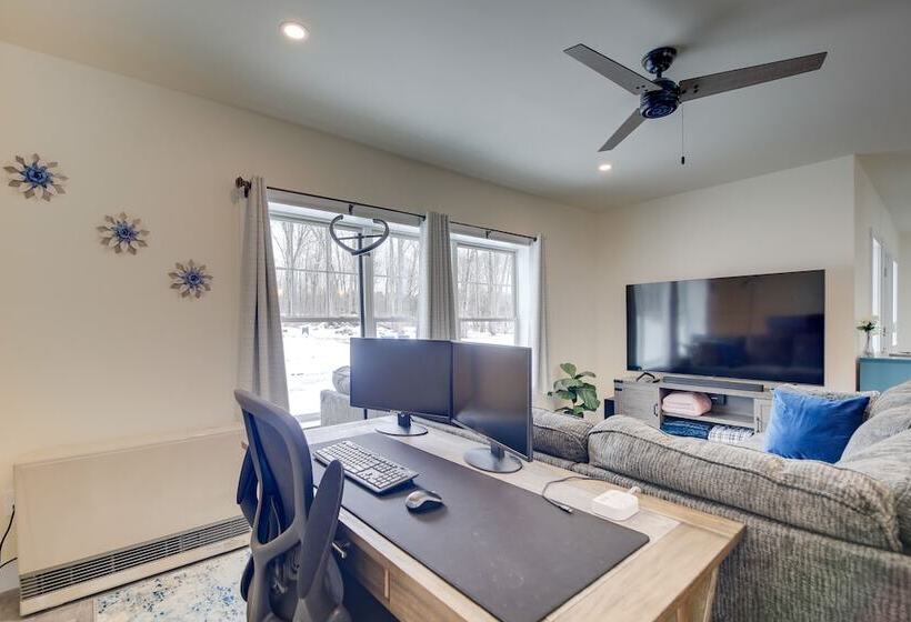 Cozy Vermont Escape   Near Golfing & Skiing!