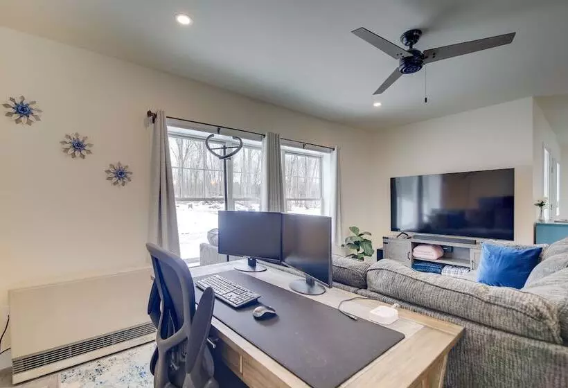 Cozy Vermont Escape   Near Golfing & Skiing!
