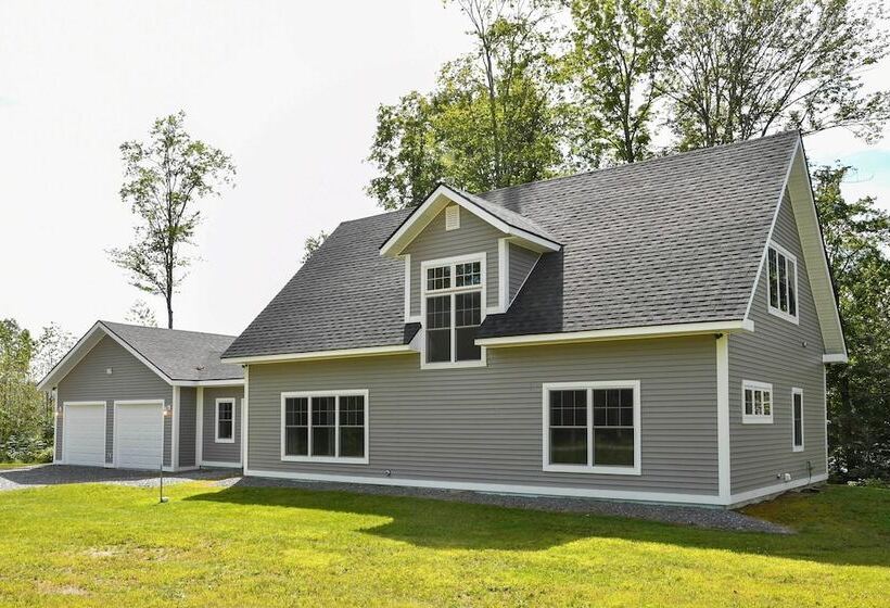 Cozy Vermont Escape   Near Golfing & Skiing!