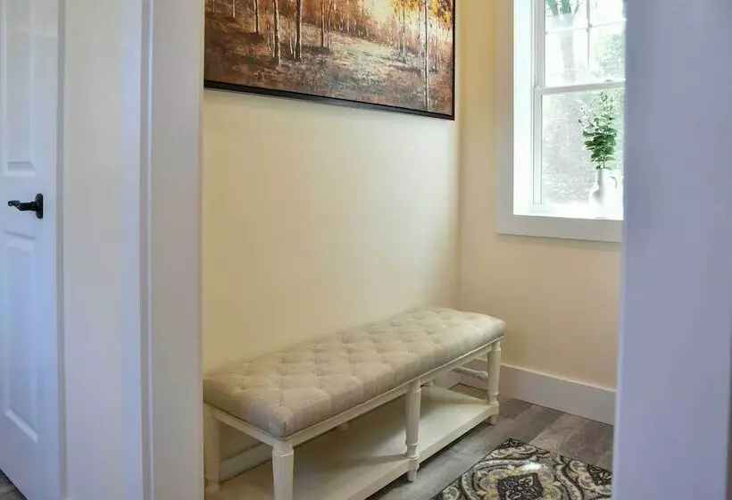 Cozy Vermont Escape   Near Golfing & Skiing!