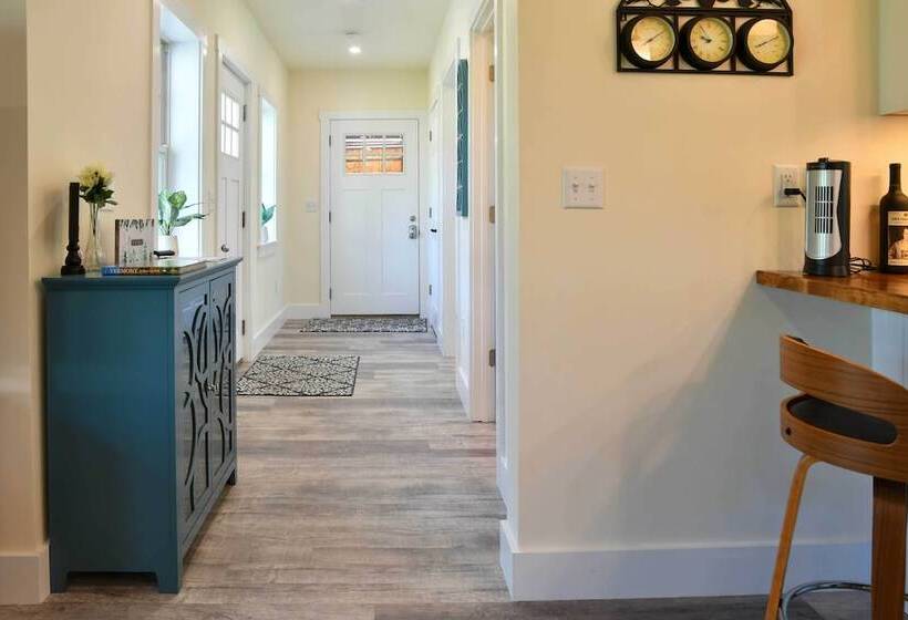 Cozy Vermont Escape   Near Golfing & Skiing!