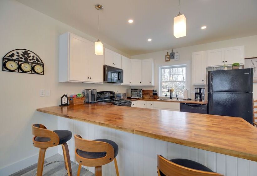 Cozy Vermont Escape   Near Golfing & Skiing!