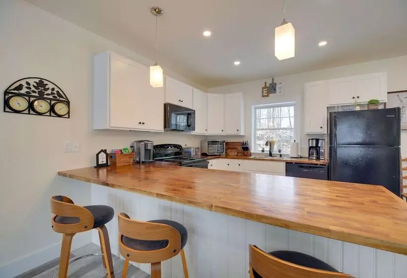 Cozy Vermont Escape   Near Golfing & Skiing!