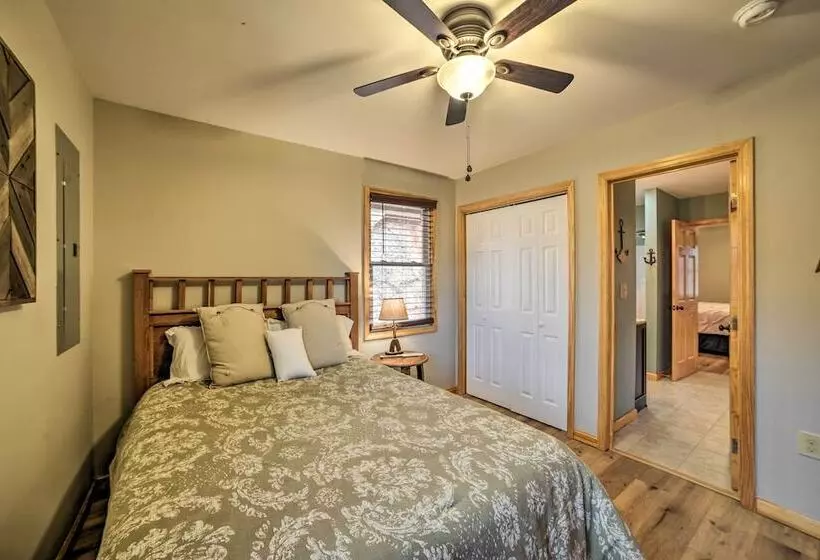 Cozy Waverly Cabin W/ Fireplace & Deck!