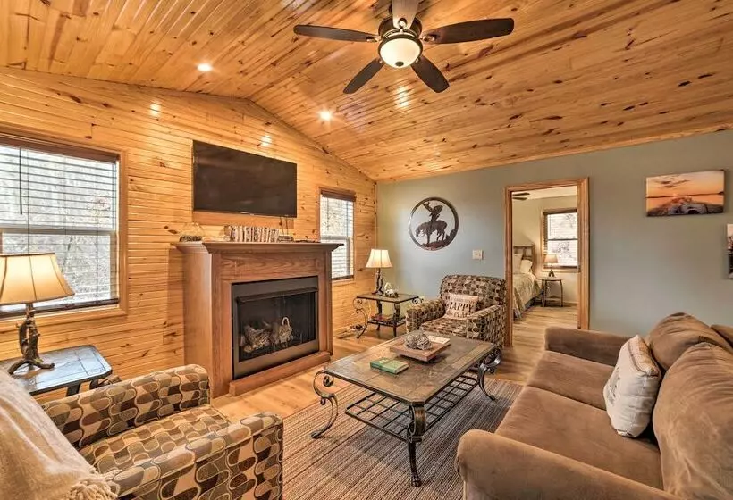 Cozy Waverly Cabin W/ Fireplace & Deck!