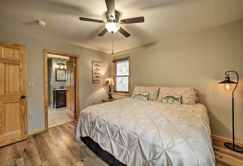 Cozy Waverly Cabin W/ Fireplace & Deck!