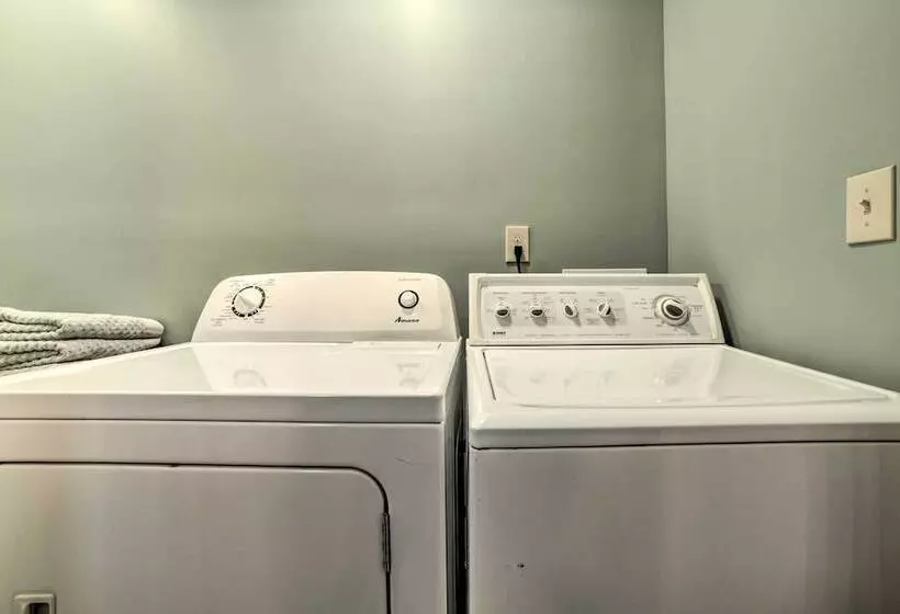 Cozy Waverly Cabin W/ Fireplace & Deck!