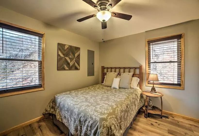 Cozy Waverly Cabin W/ Fireplace & Deck!