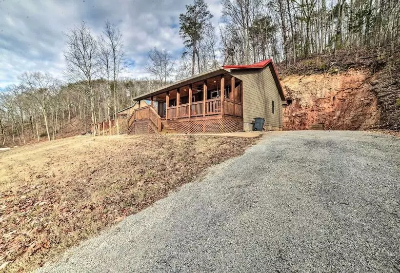 Cozy Waverly Cabin W/ Fireplace & Deck!