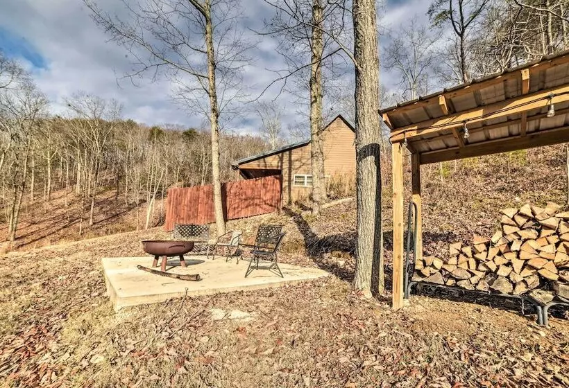 Cozy Waverly Cabin W/ Fireplace & Deck!