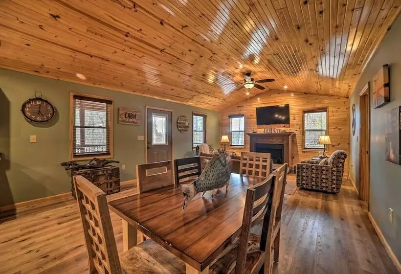 Cozy Waverly Cabin W/ Fireplace & Deck!