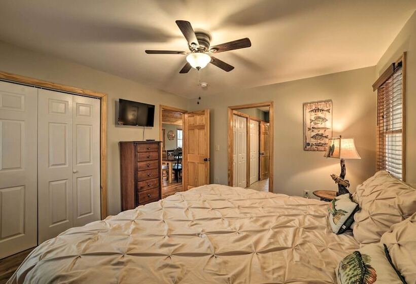 Cozy Waverly Cabin W/ Fireplace & Deck!