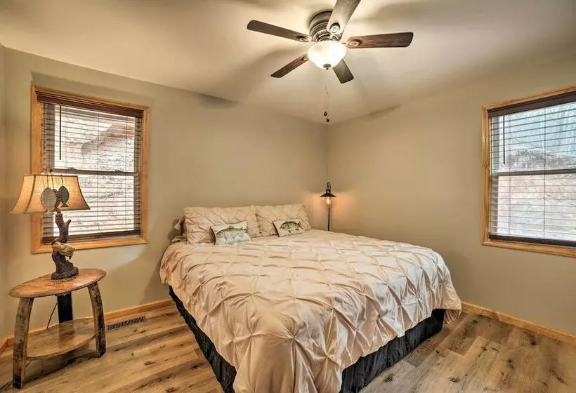 Cozy Waverly Cabin W/ Fireplace & Deck!