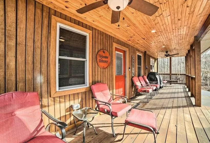 Cozy Waverly Cabin W/ Fireplace & Deck!