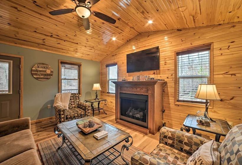 Cozy Waverly Cabin W/ Fireplace & Deck!
