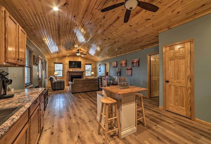 Cozy Waverly Cabin W/ Fireplace & Deck!