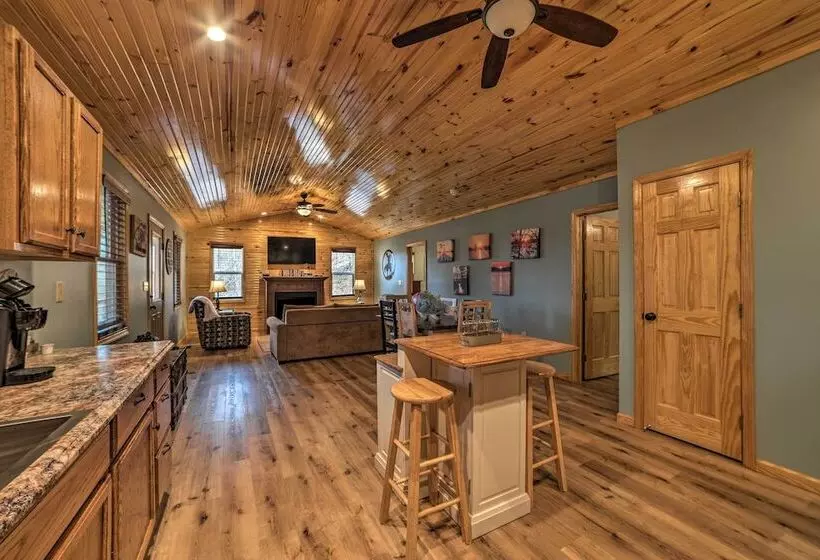 Cozy Waverly Cabin W/ Fireplace & Deck!