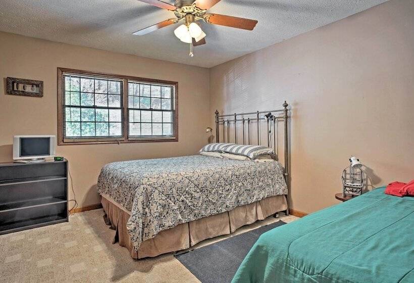 Emerald Gate Farm Cabin W/ On Site Fishing Pond!