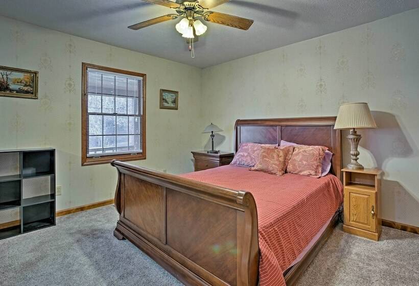 Emerald Gate Farm Cabin W/ On Site Fishing Pond!