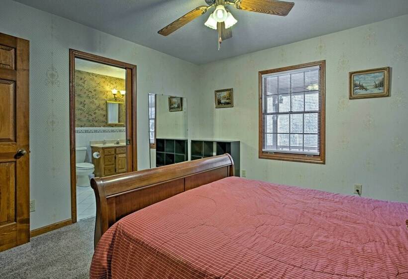 Emerald Gate Farm Cabin W/ On Site Fishing Pond!