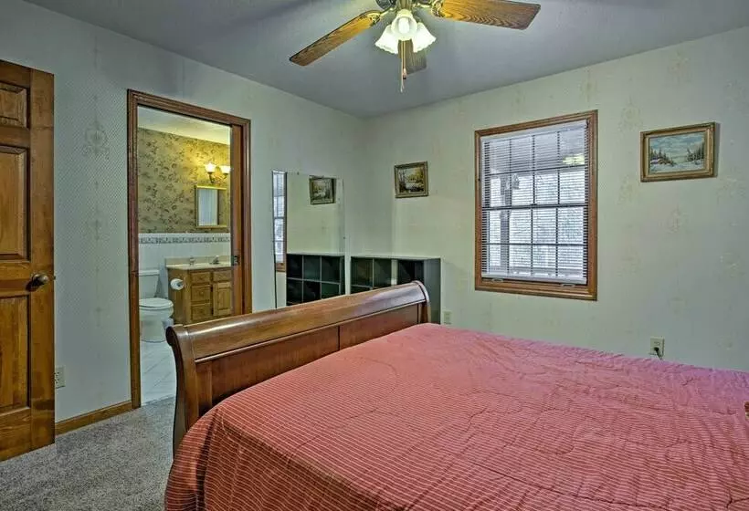 Emerald Gate Farm Cabin W/ On Site Fishing Pond!