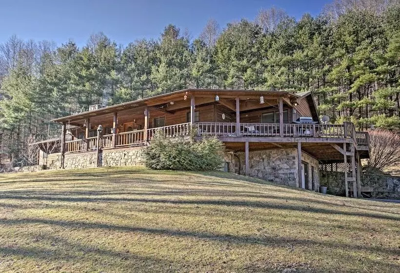 Emerald Gate Farm Cabin W/ On Site Fishing Pond!