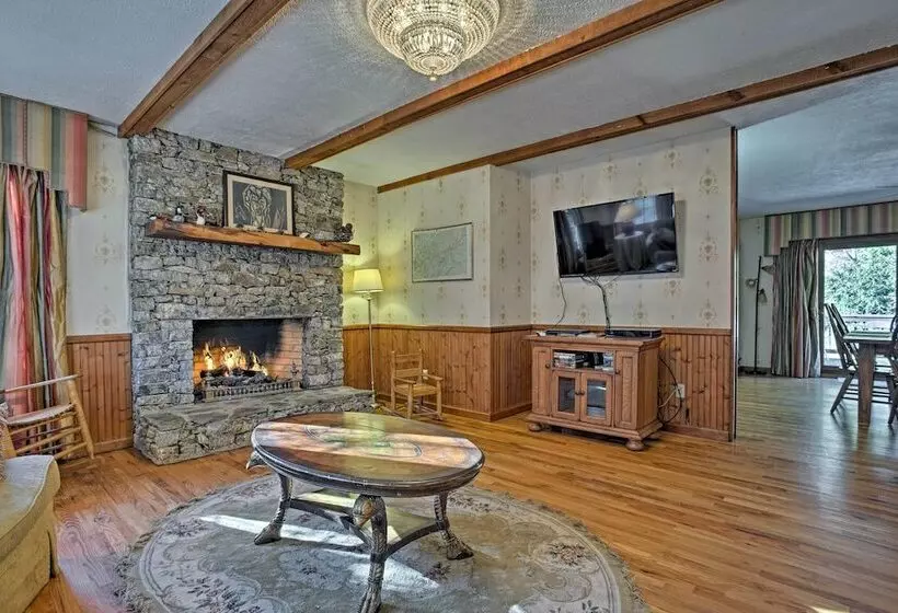 Emerald Gate Farm Cabin W/ On Site Fishing Pond!