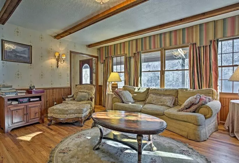 Emerald Gate Farm Cabin W/ On Site Fishing Pond!