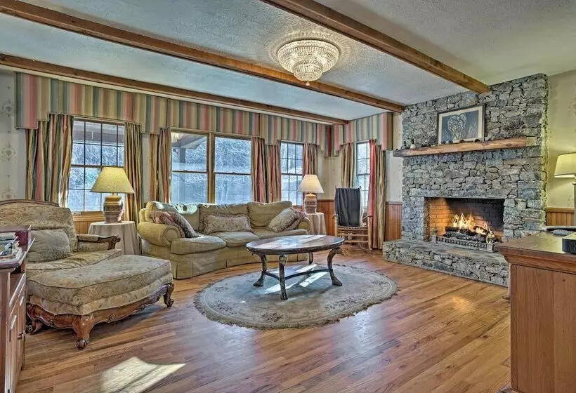 Emerald Gate Farm Cabin W/ On Site Fishing Pond!