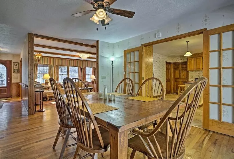 Emerald Gate Farm Cabin W/ On Site Fishing Pond!