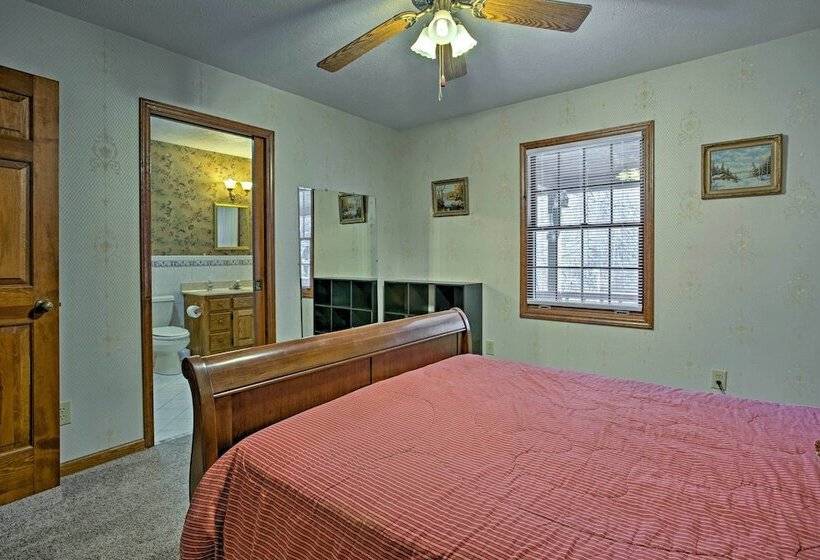 Emerald Gate Farm Cabin W/ On Site Fishing Pond!