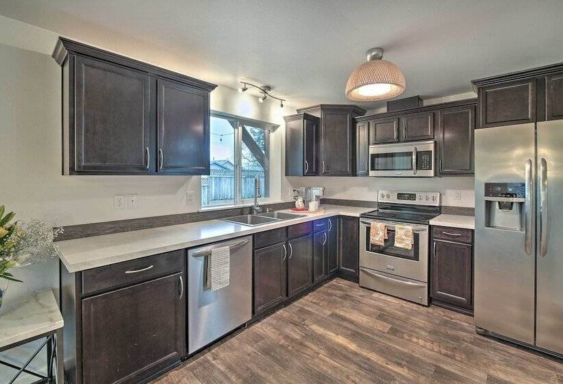 Enumclaw Home 60 Mi To Mount Rainier!