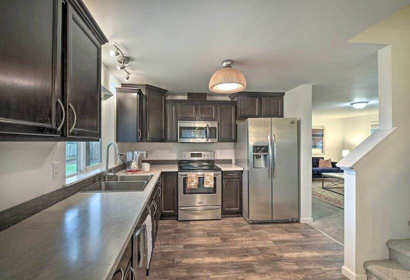 Enumclaw Home 60 Mi To Mount Rainier!